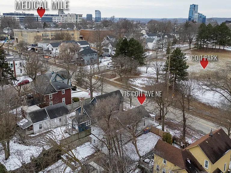 716 Coit Ave NE — Photo 3