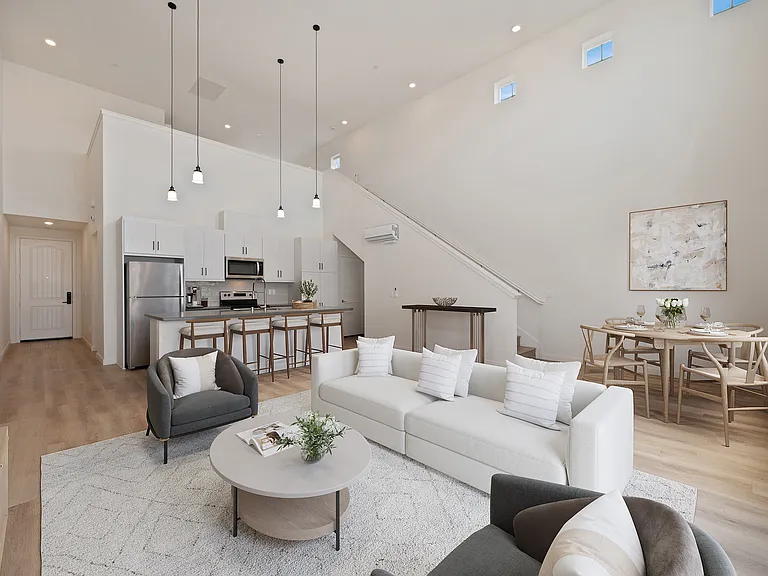 The Commodore Apartments — Photo 6