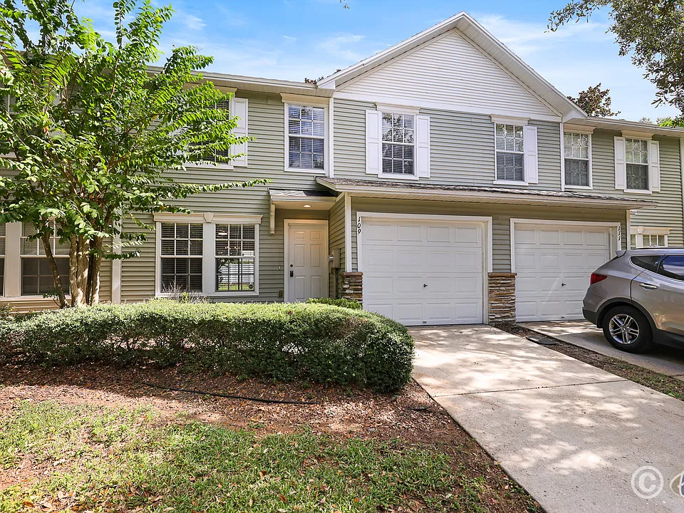 109 Woodknoll Pl
