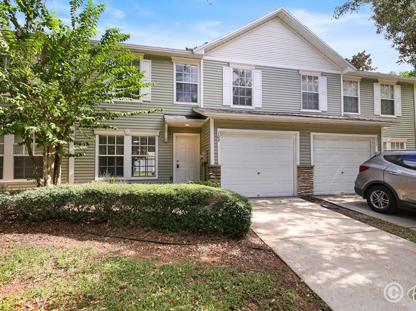 109 Woodknoll Pl