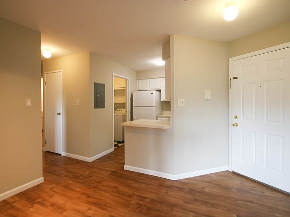5th image of 1321 E Wyndham Cir APT 201