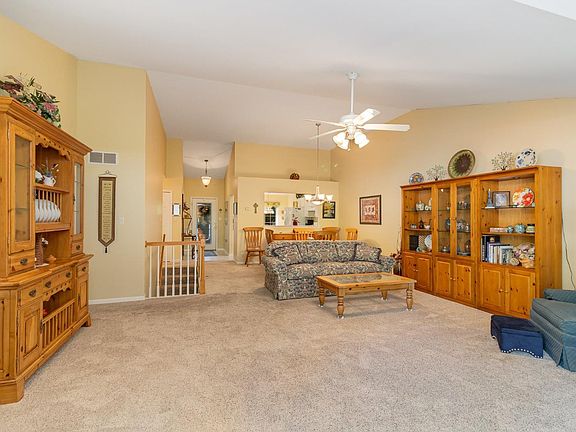 4th image of 1096 Laura Ct