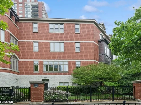 1733 S Prairie Ave, Chicago, IL 60616