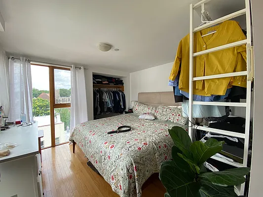 Rented by Dream Space Realty | media 18