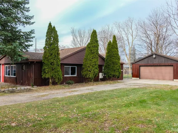 33 Greenland St, Whitmore Lake, MI 48189