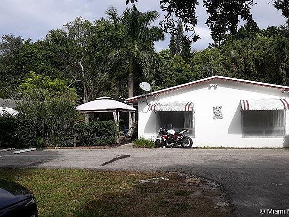 5th image of 3118 SW 15th Ave #E