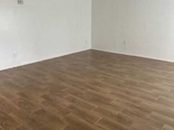 3rd image of 30435 Dubsdread Dr APT A