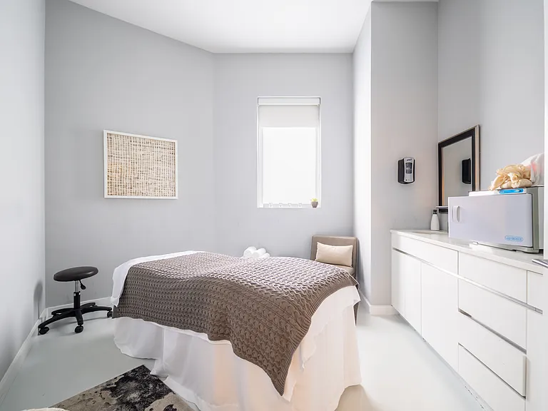 554 54th St #26P — Photo 15