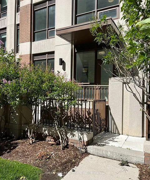 310 Tweedsmuir Ave #Townhouse 2 — Photo 5
