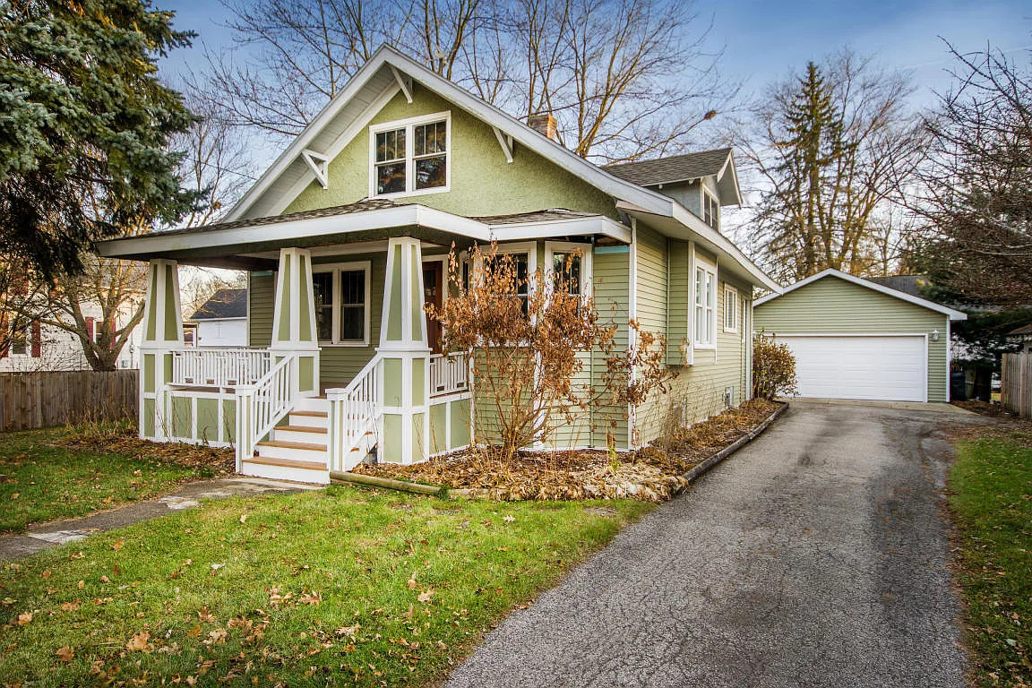 119 Maple Ave photo 1