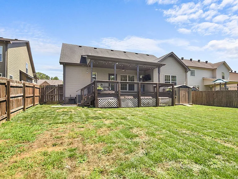 750 Cavalier Dr — Photo 20