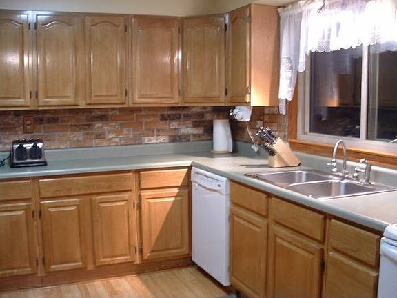 2nd image of 561 W 39th St