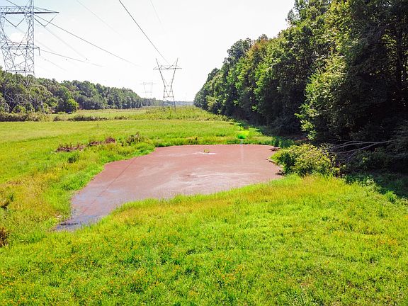 3rd image of 872 Holt Ln
