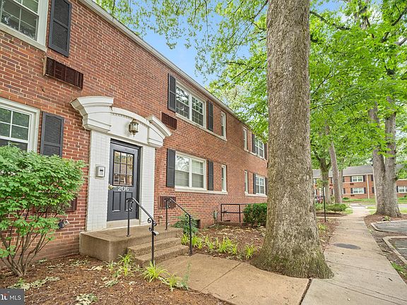 2nd image of 206 N Trenton St APT 4