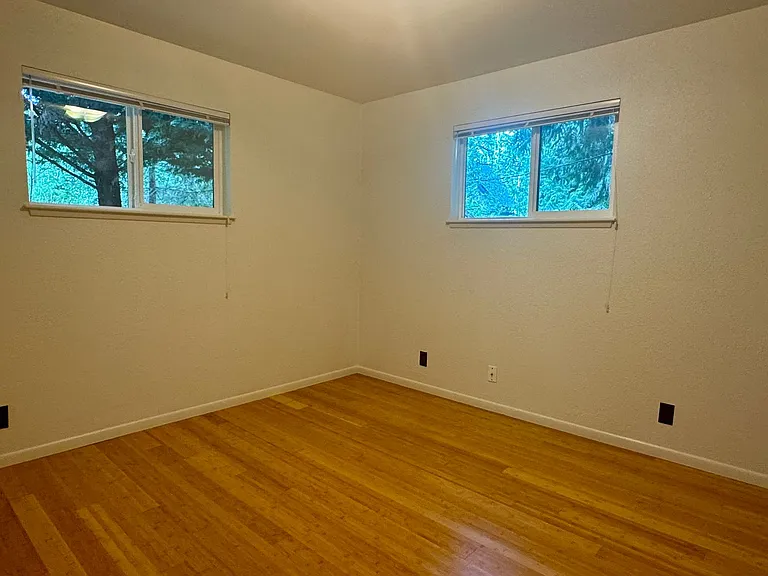 10699 NE Byron Dr — Photo 12