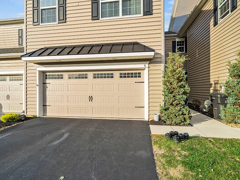 6 New Village Greene Dr — Photo 1
