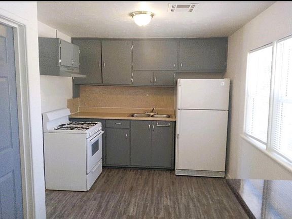 3rd image of 923 SW 29th St