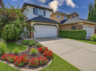 17 W Royal Birkdale Cres NW, Calgary, AB T3G5R4