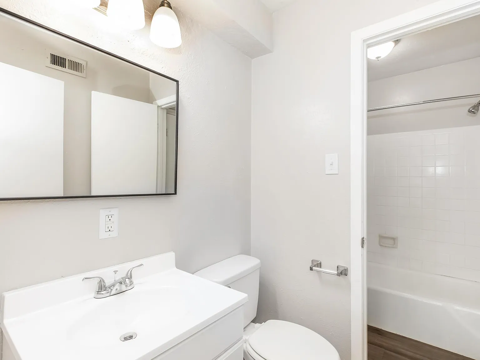 Scenic Pines Apartments — Photo 3