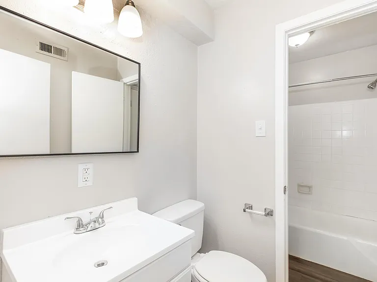 Scenic Pines Apartments — Photo 3