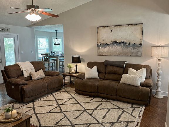 3rd image of 1709 Gnarly Oaks Cir