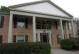 Fantastic Dunwoody Location Seconds to Perimeter Mall Area!
