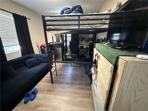 3rd image of 624 W Margarita Rd