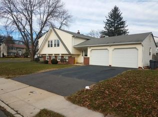 1 Kenneth Ave, Kendall Park, NJ 08824