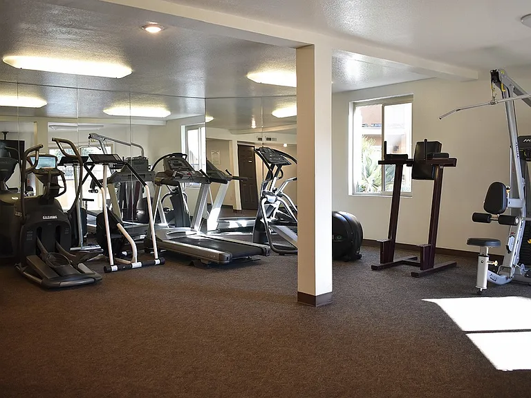 Encino Palms Apartments — Photo 7