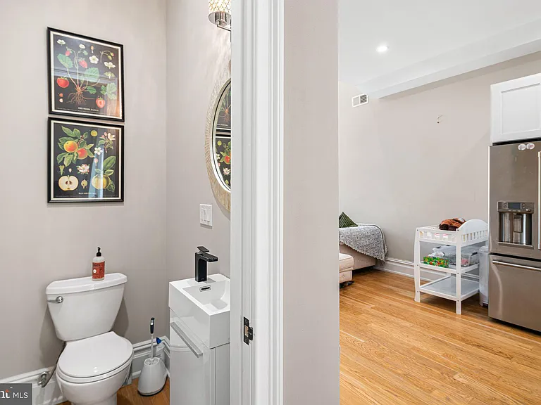 2525 Brown St — Photo 5