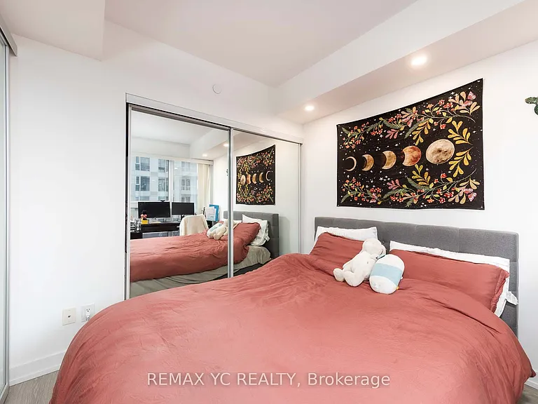 19 Western Battery Rd #801 — Photo 8