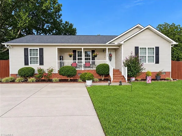 130 Garden St, Thomasville, NC 27360