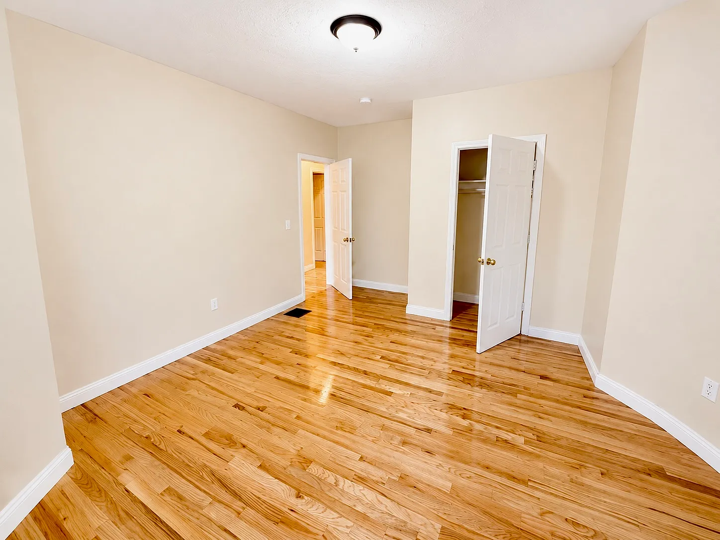 3 bed, 1155 sqft, $3,000 — Photo 3