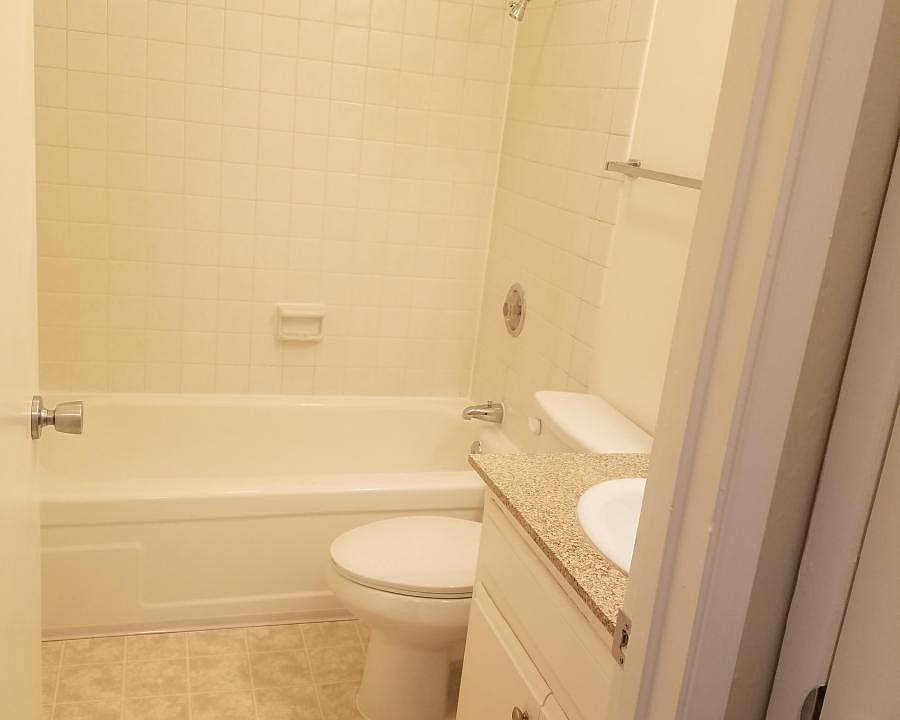 2nd image of 3131 El Camino Ave APT 5