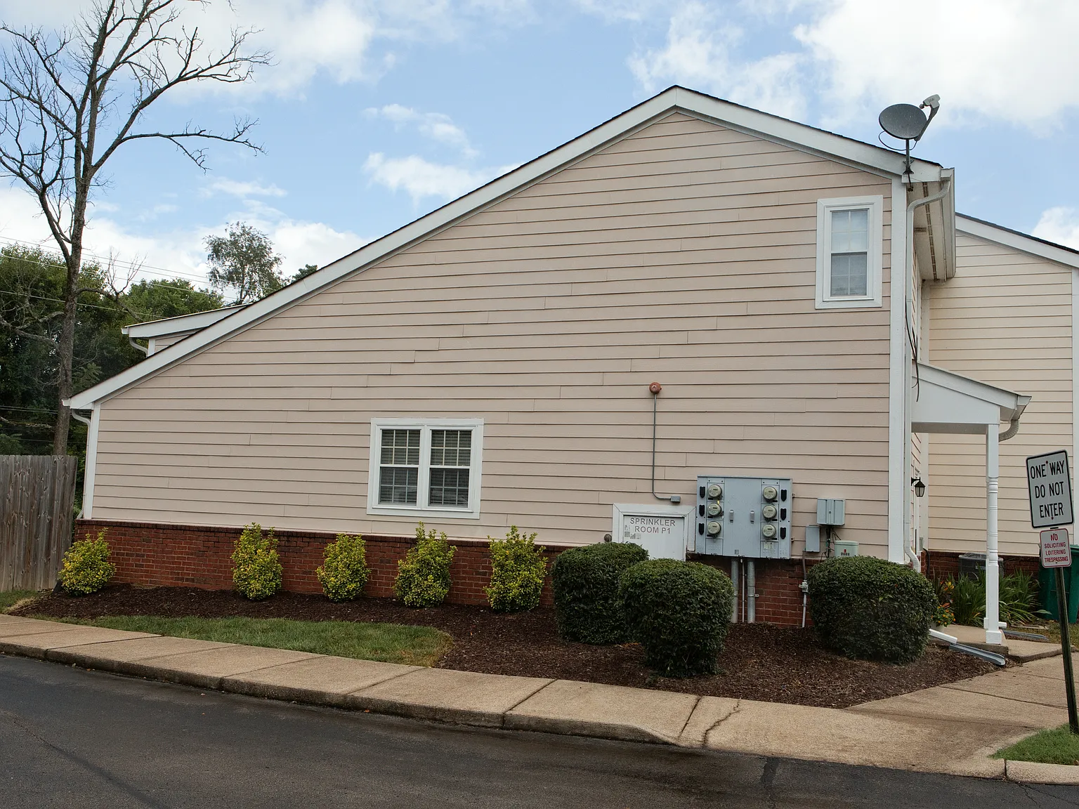 2 bed, 1178 sqft, $1,700 — Photo 3