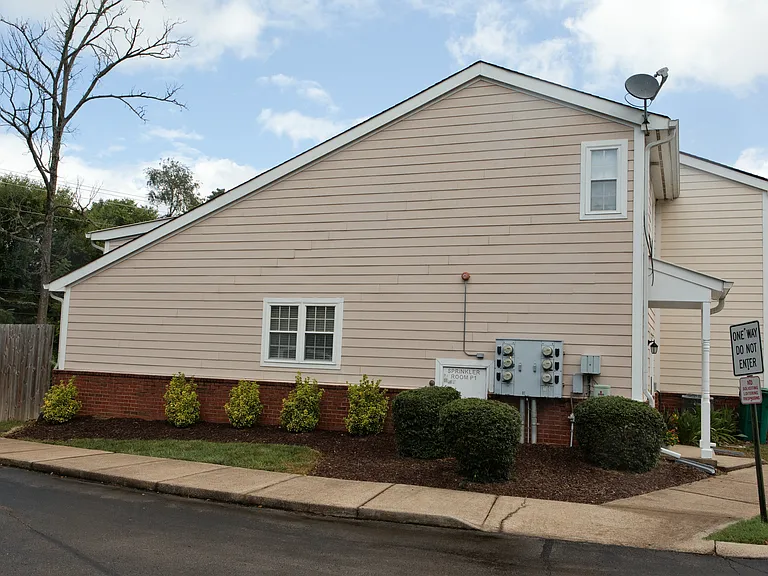 2001 Birch Ln — Photo 3