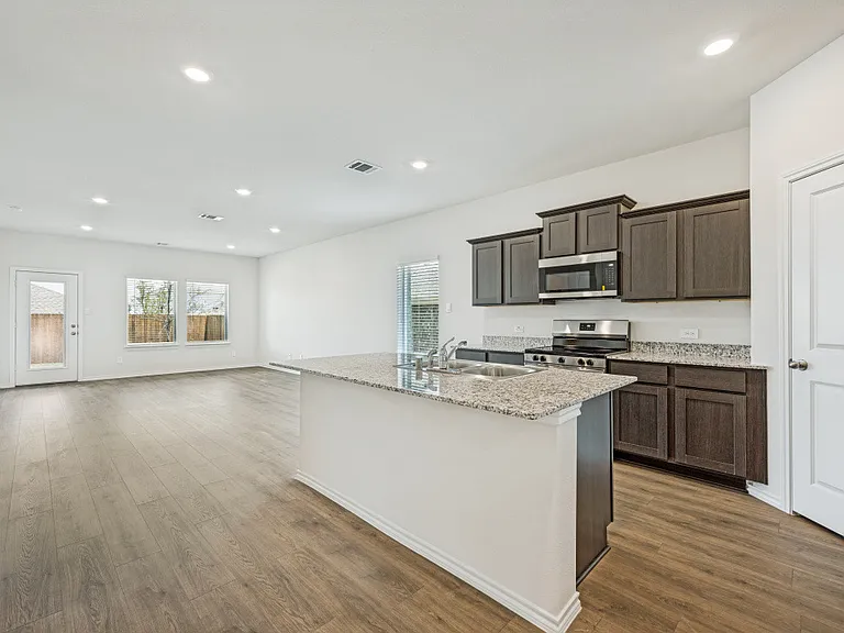 3417 Tomahawk Dr — Photo 2