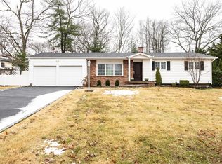 30 Pheasant Dr, Commack, NY 11725