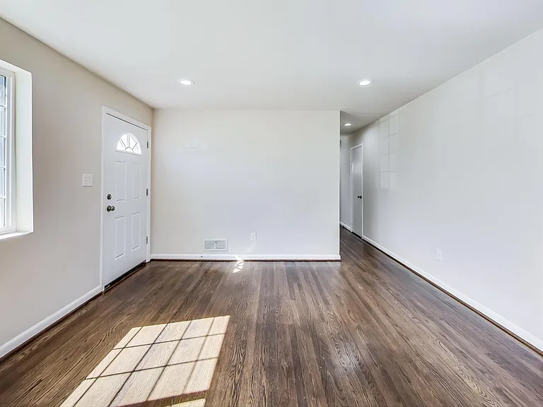 4617 Creek Shore Dr — Photo 3
