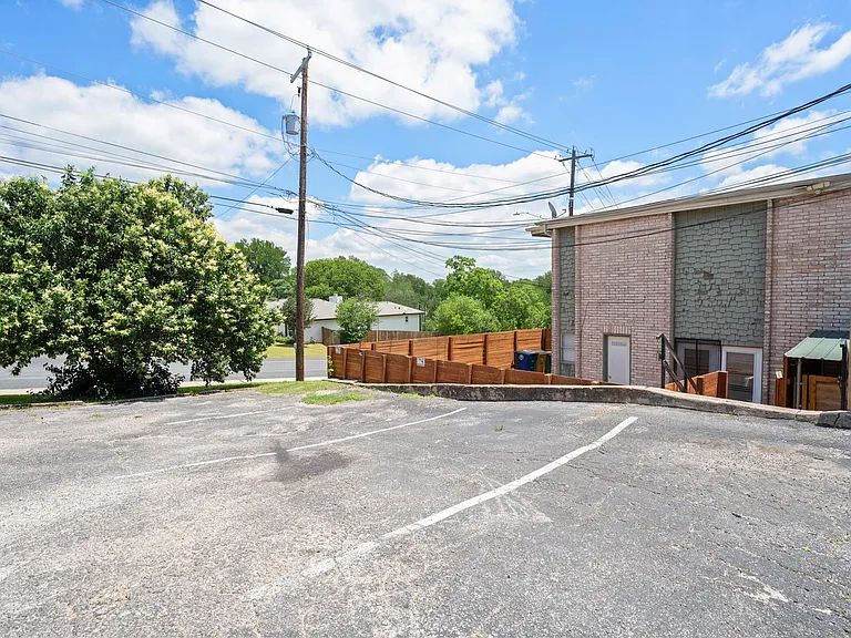 6410 Chimney Creek Cir #B — Photo 30