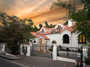 3718 Hayvenhurst Ave, Encino, CA 91436