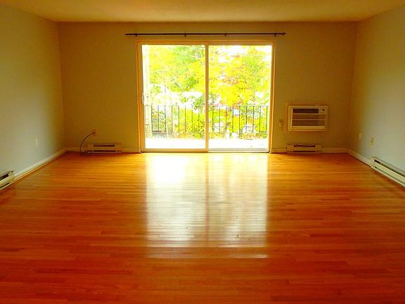 5th image of 23 Fountain Ln APT 14