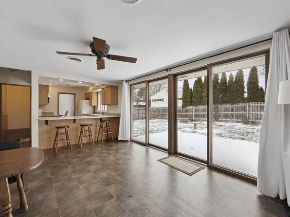 1704 Glendale Rd, Iowa City, IA 52245