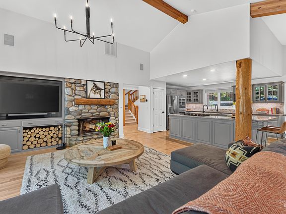 4th image of 1029 Fireweed Dr