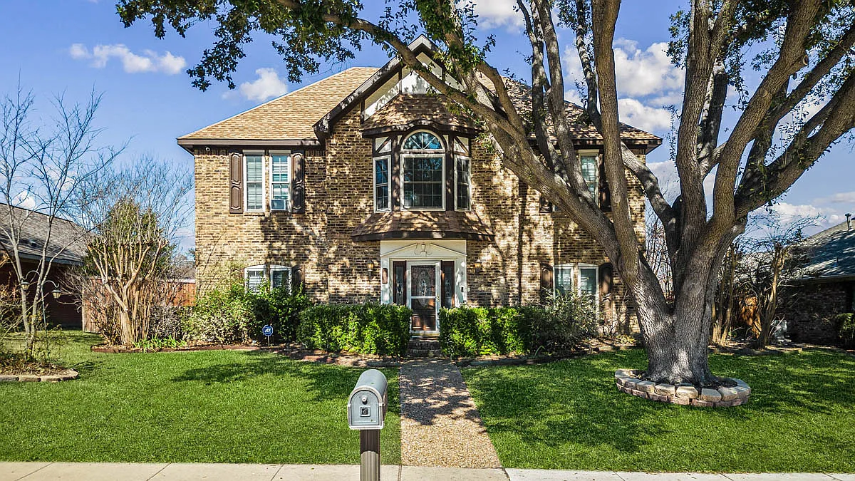 7 bed, 3020 sqft, $700 — Photo 1