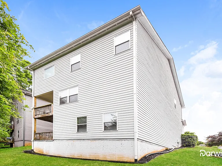109 Cessna Dr — Photo 15