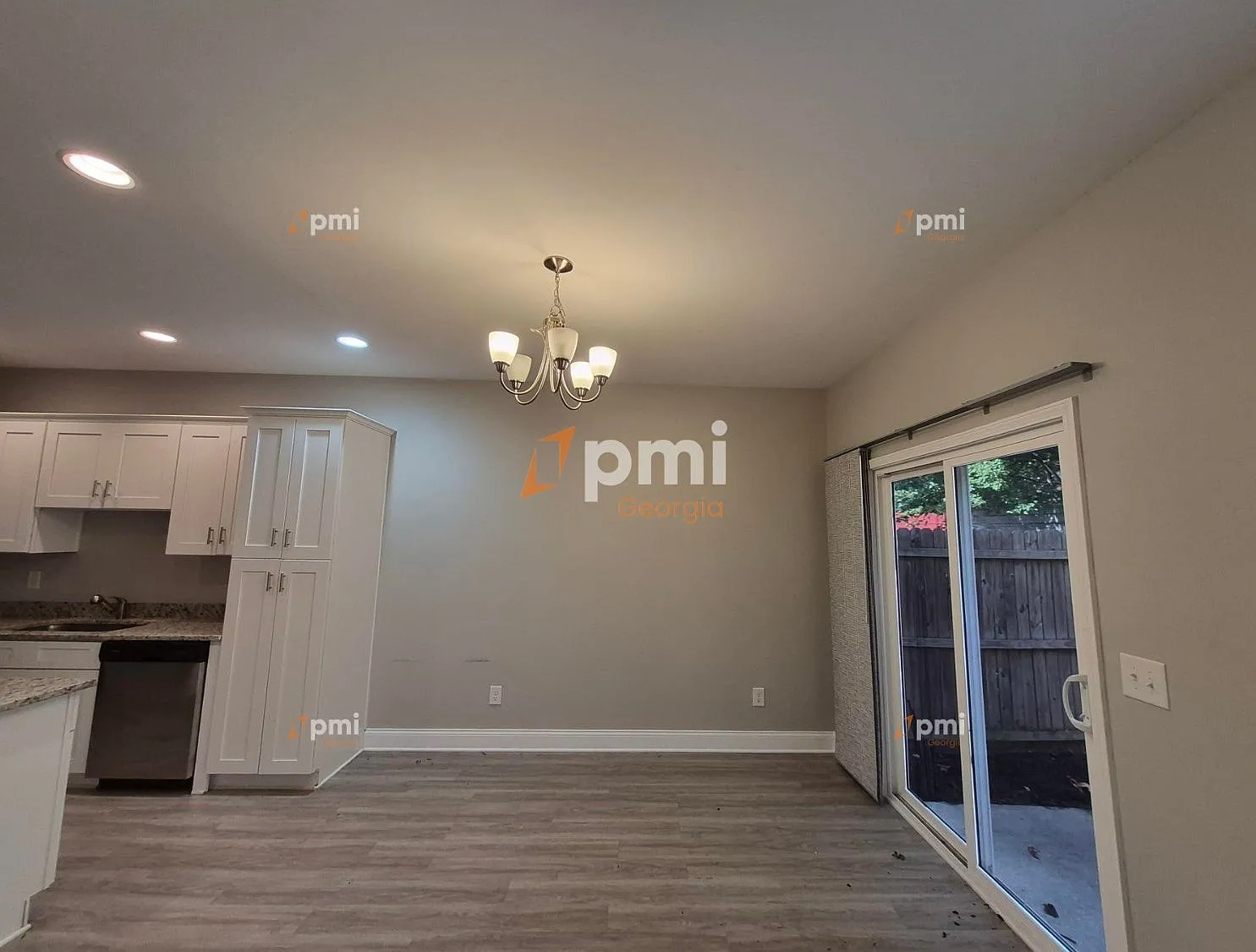 3 bed, 2.5 bath, 1520 sqft, $2,050 — Photo 3