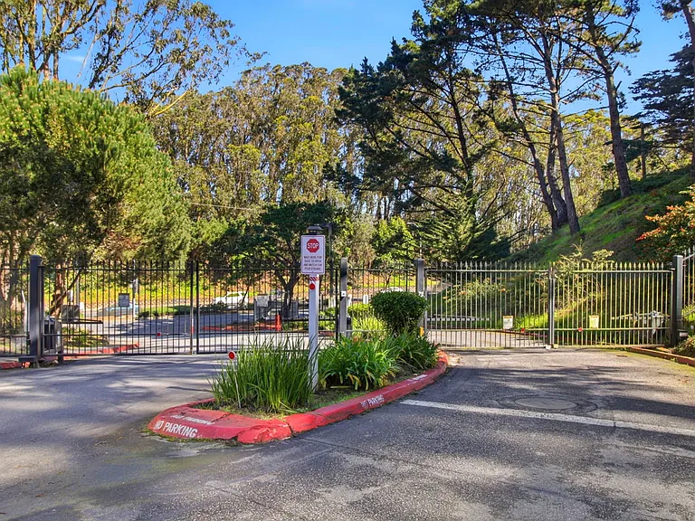 303 Philip Dr — Photo 29