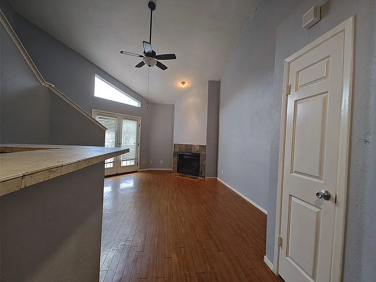10855 Meadowglen Ln #928 — Photo 11