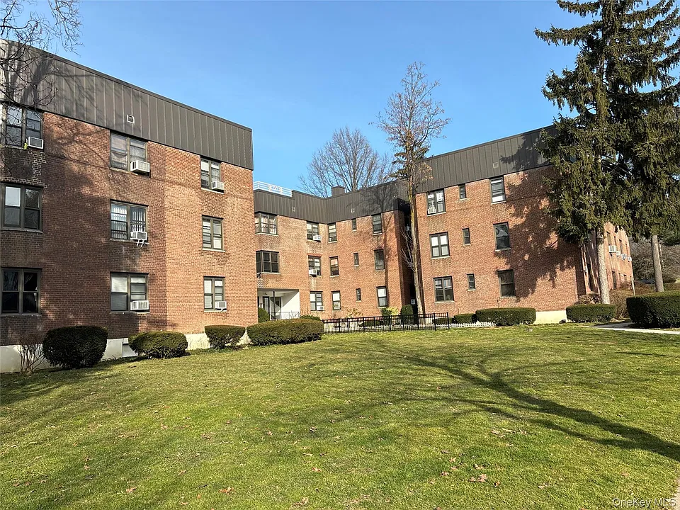 23 Schenck Ave #1AC